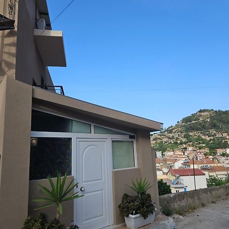Με Θέα Το Κάστρο Apartment Nafpaktos Exterior photo